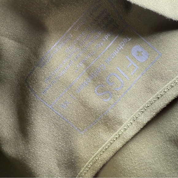 Figs Catarina Technical Collection Dark Olive Scrub Top Limited Edition Size XS - Picture 7 of 8